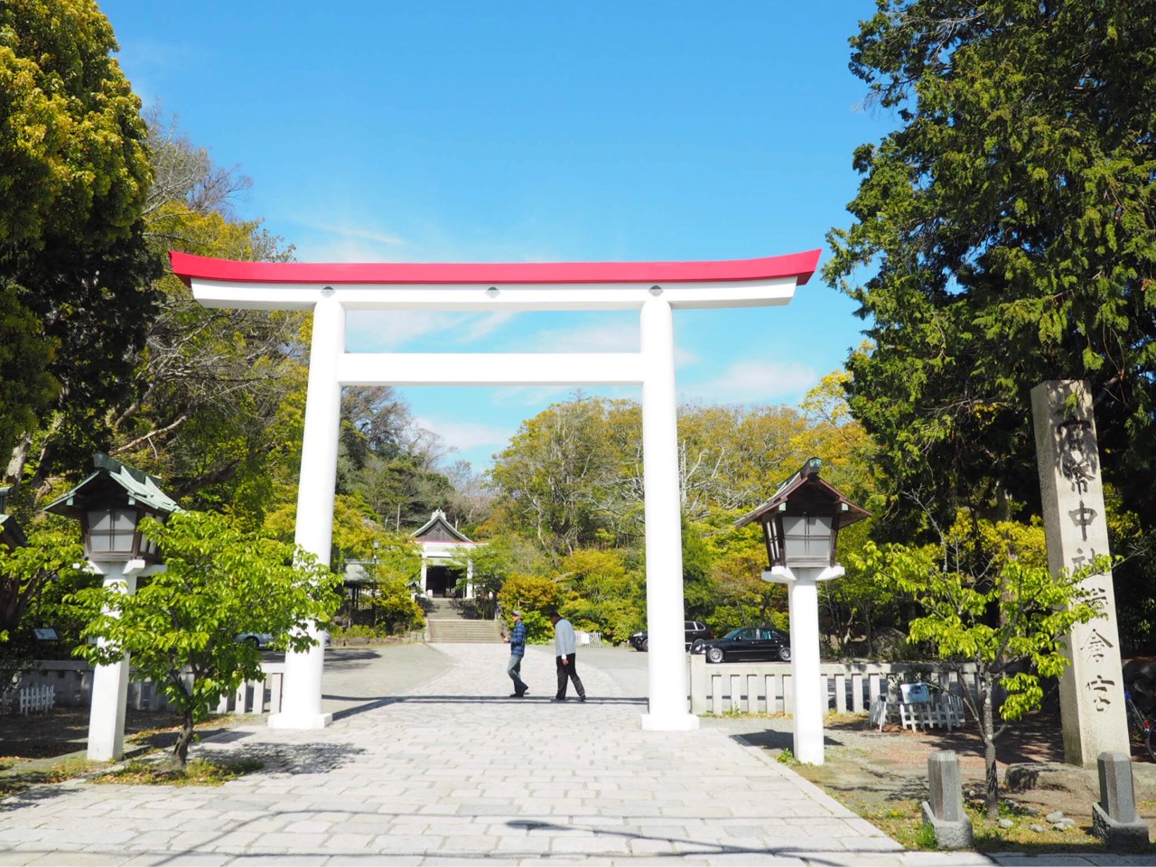 鎌倉宮の入り口にある赤と白の鳥居
