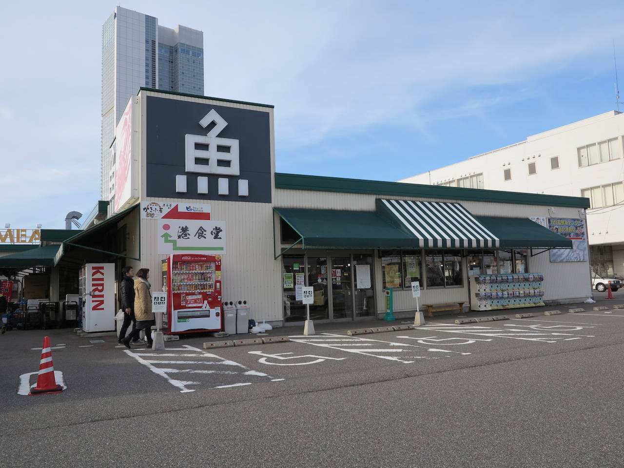 市内最大級の魚市場「万代島鮮魚センター」