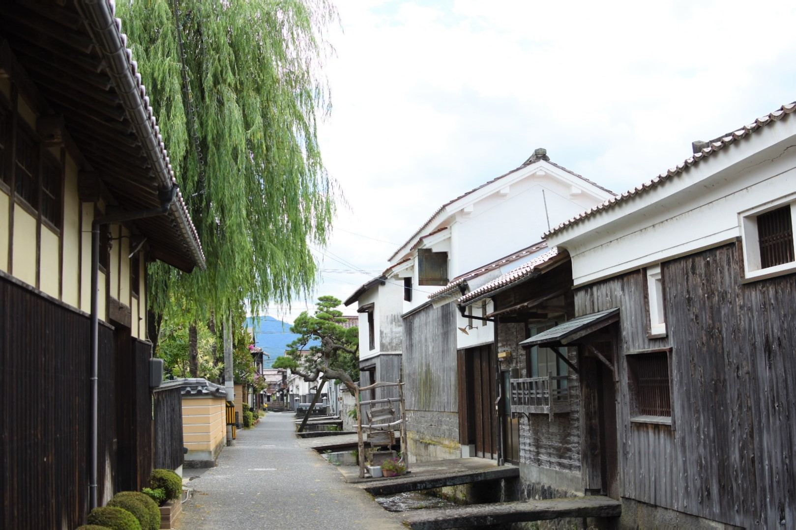 風情ある白壁の土蔵