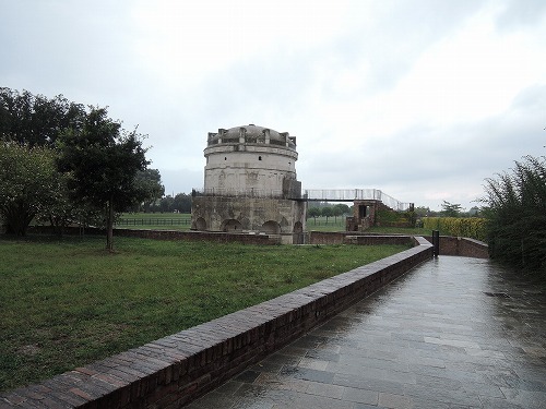 テオドリクスの墓遠景