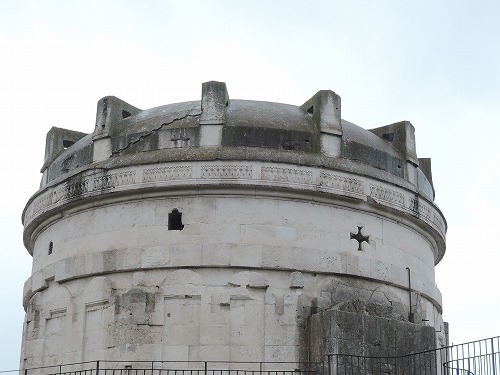 テオドリクス冠石のヒビ