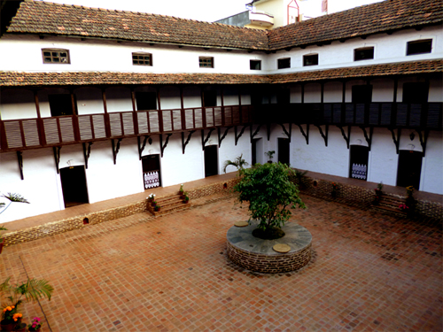 静かで落ち着く中庭