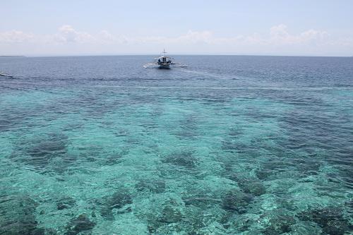 エメラルドグリーンの海