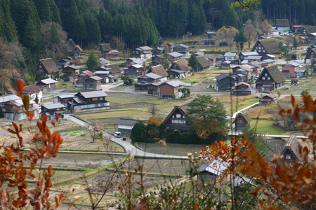 初冬を迎える白川郷の旅は・・・・観光のピ