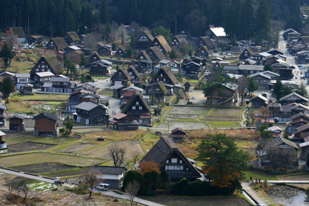 初冬を迎える白川郷の旅は・・・・観光のピ