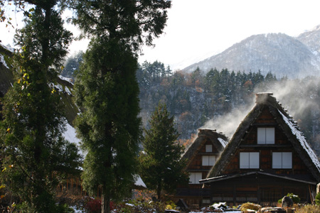 ★世界遺産 白川郷 茅葺き屋根から２