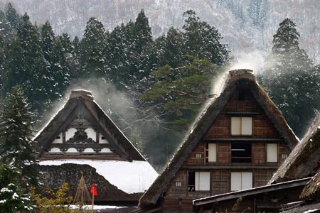★世界遺産 白川郷 茅葺き屋根から４