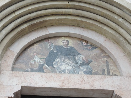 教会入口のドメニコの図