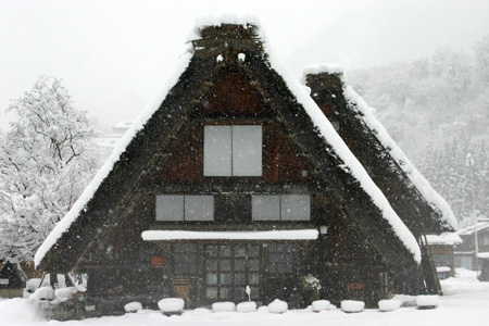 本格的な冬の到来〜 白川郷１