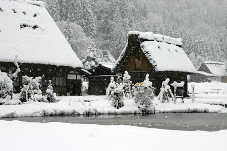 本格的な冬の到来〜 白川郷３
