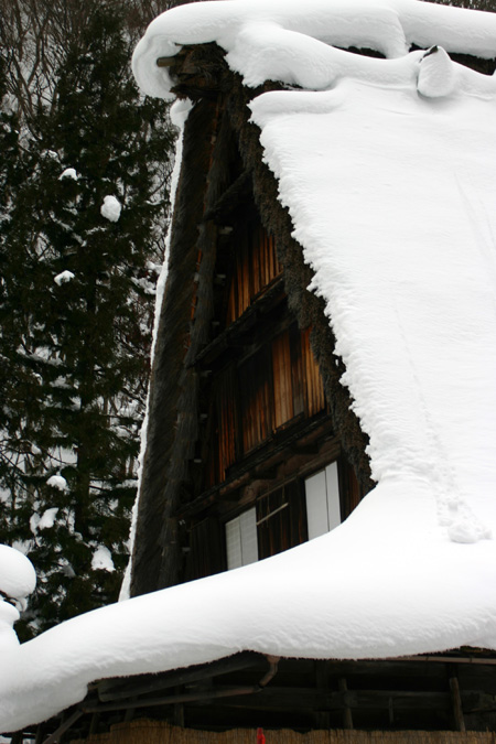 白川郷の代表的な合掌造りである遠山家〜3