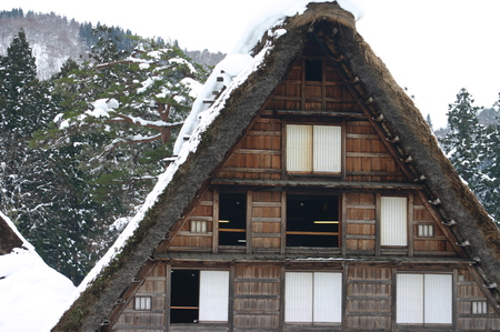 今年は最大9連休! 世界遺産 白川郷で1