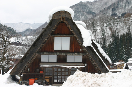 今年は最大9連休! 世界遺産 白川郷で6