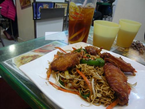 金黄鶏翼炒出前一丁麺