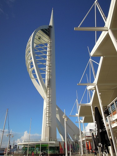 スピネーカータワー外観