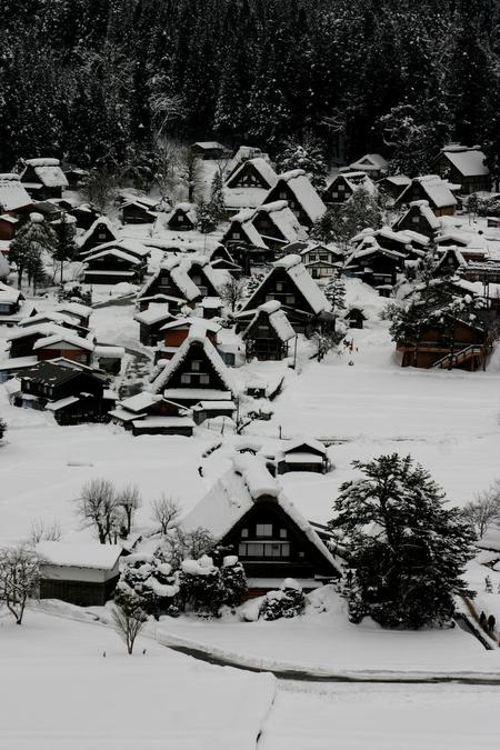 白川郷合掌集落〜今日はわずかな 6