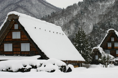 白川郷合掌集落〜今日はわずかな 7