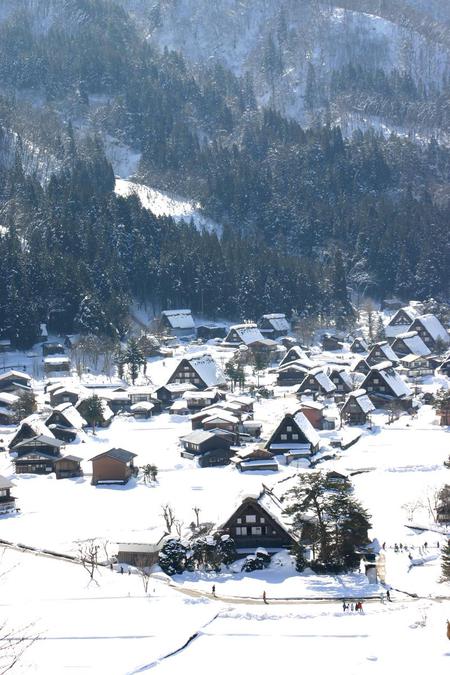 この時季ならではの白川郷ライトアップ４