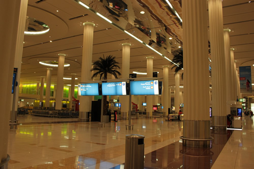 空港はとってもきれいでピカピカ