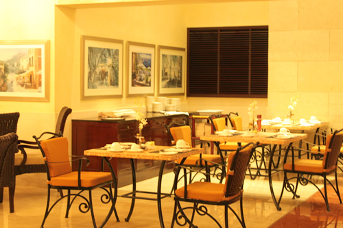 テーブルの間隔が広くてゆったり