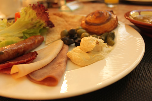 そんなわけでこんな朝食になりました