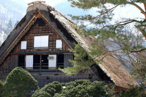 春の陽気にさそわれて、世界遺産 白川郷2