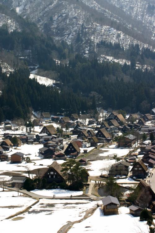 春だ！休みだ！世界遺産 白川郷 ！６