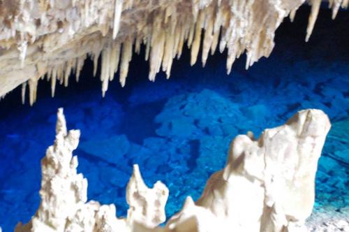 南パンタナールの青の地底湖