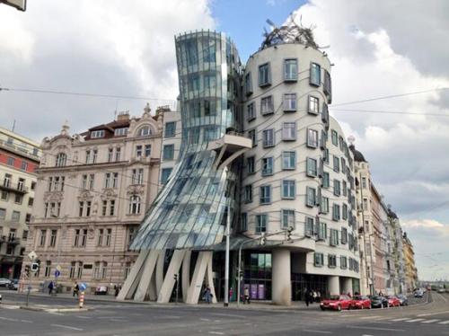 ダンシング・ハウス