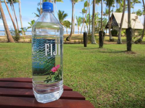 フィジーウォーター フィジーウォーター