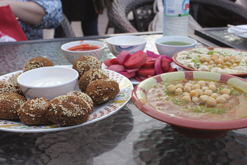 ファラフェル、そら豆のディップ、ホムス