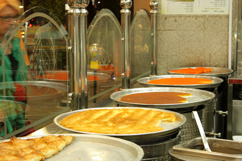 店内にはスイーツがズラリ!