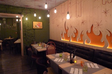 インテリアもグリル料理の臨場感がある火炎