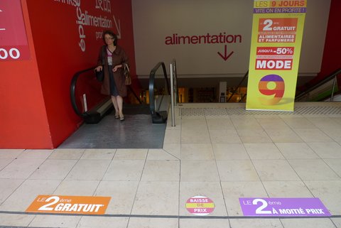 入り口エレベーター正面