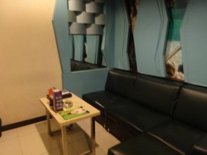 バリ島 カラオケボックス3