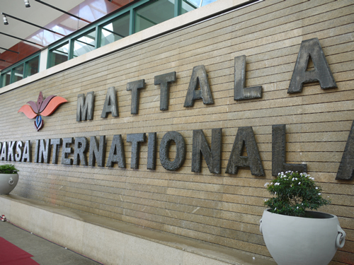 マッタラ空港玄関
