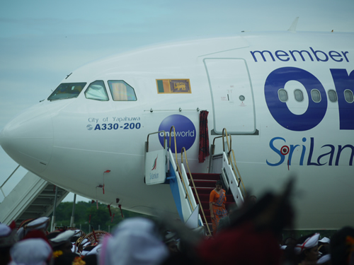 ワンワールド加盟式典除幕後