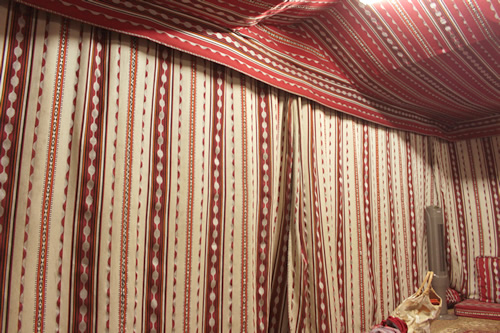 テント風に仕切られた個室