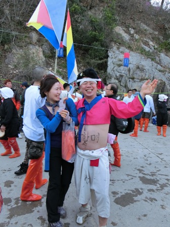 お祭り会場にて 海割れ伝説の主人公ポンお