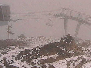 冠雪したウィスラー山頂
