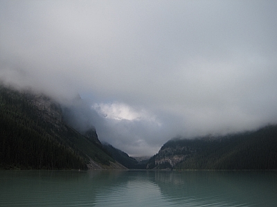 雲の多いレイクルイーズ