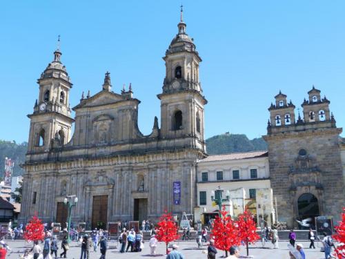 ボリーバル広場のカテドラル