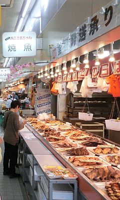 「虹のマート」内観