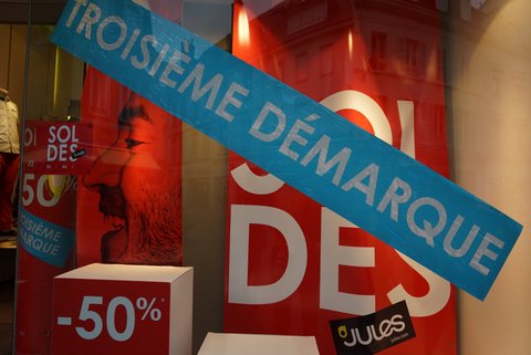 パリのセールSoldesは、ついに三番出