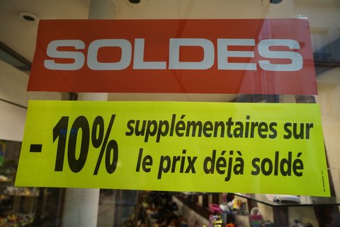 パリのセールSoldesは、ついに三番出