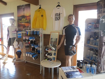 瀬戸田サンセットビーチお土産屋店内.jp