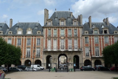 ヴォ-ジュ広場 Place des Vo