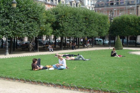 ヴォ-ジュ広場 Place des Vo