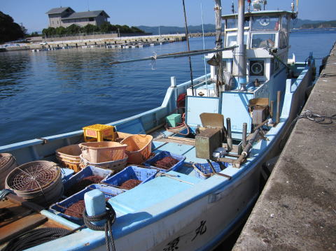 ふぐ漁の船
