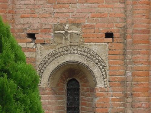 聖シルヴェストロ教会アプスに残る浮彫